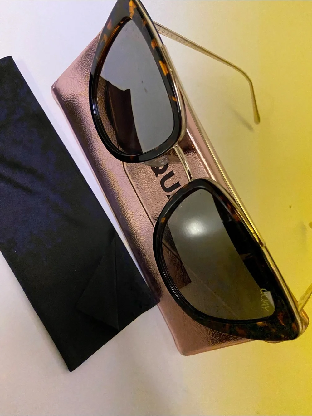 Quay Australia French Kiss Cat Eye Tortoise/Gold - Rare Style With Case